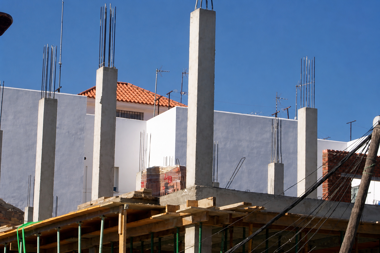 Pilares de hormigón en obra